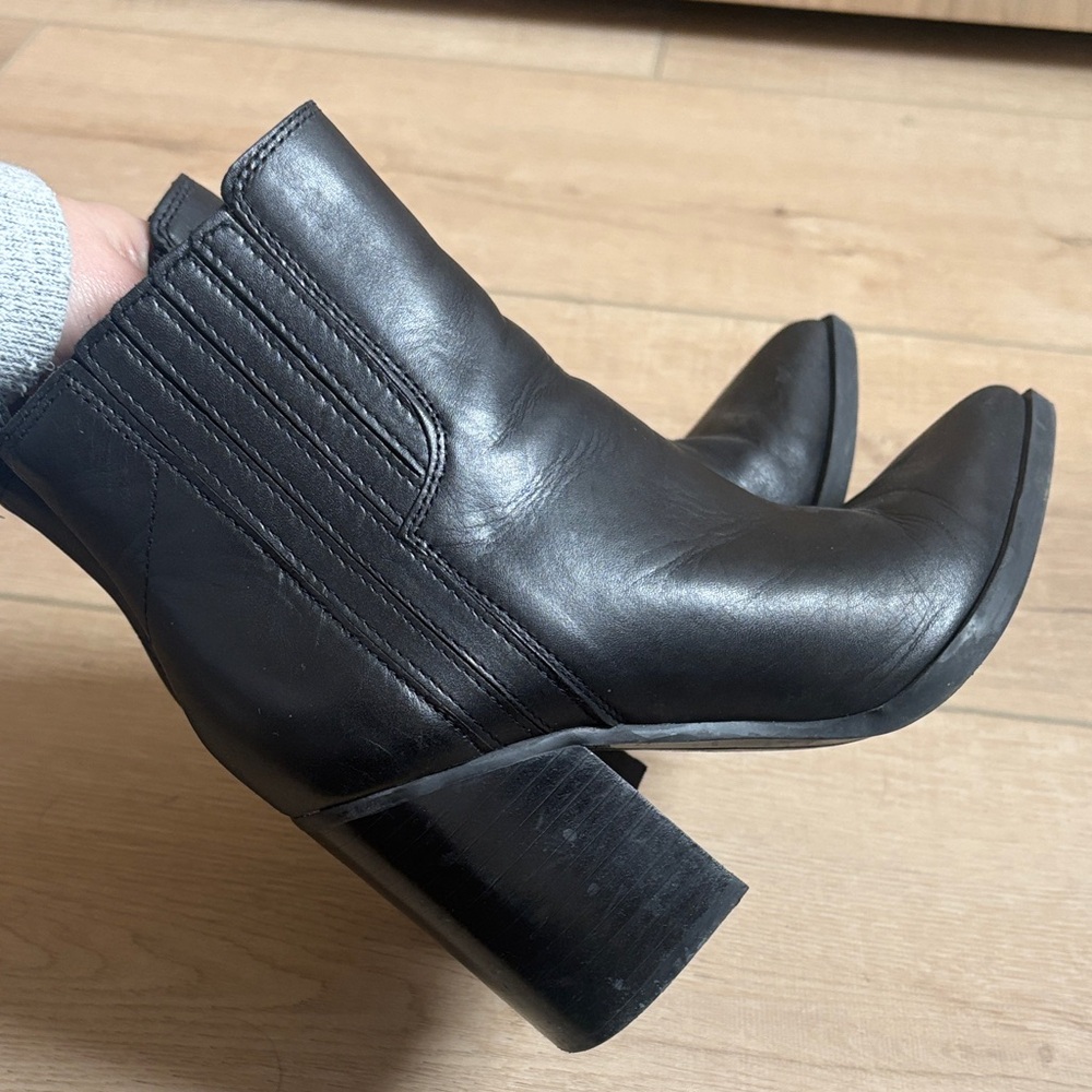 Marc Fisher Elegant Black Ankle Boots - Picture 4 of 9